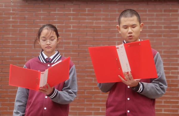 胡思雯、赵容辉做国旗下演讲 胡思雯、赵容辉做国旗下演讲